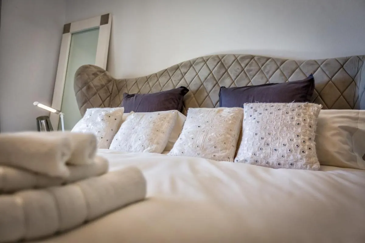 Beachfront Marbella Golden Mile Holiday Rental Casa vacanze